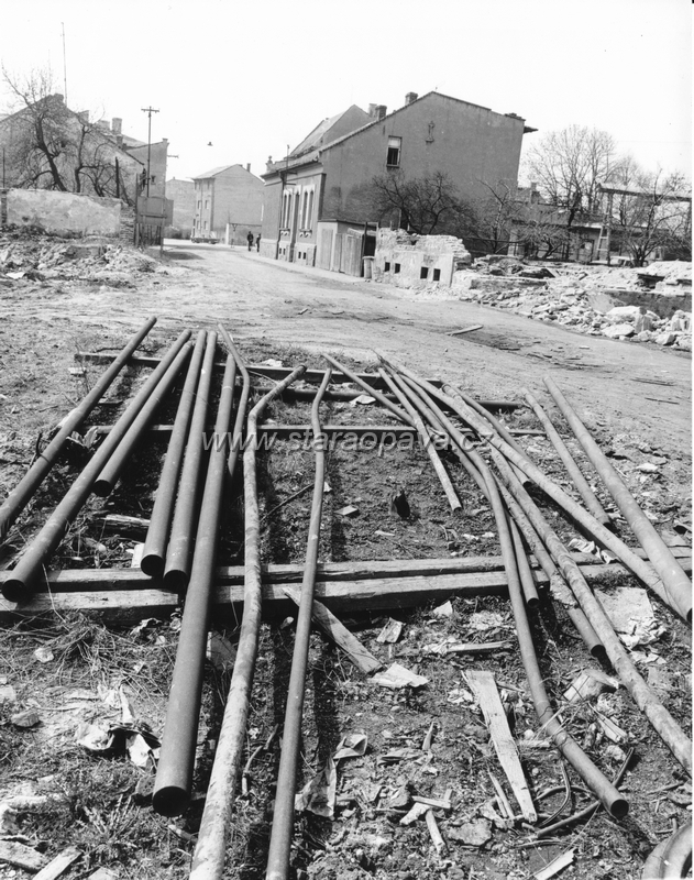 halkova (4).jpg - Hálkova ulice v době asanace Kateřinek. 70.léta 20.století. Foto: Vladimír Tkáč